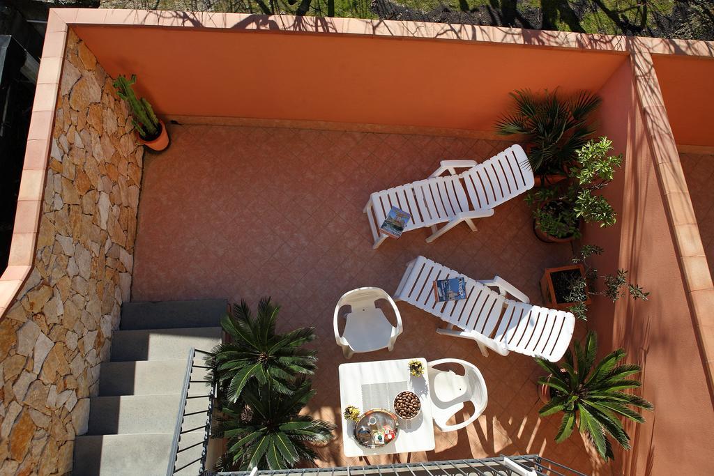 Adriana Casa Vacanze Mare Etna Sicilia 阿奇雷亚莱 外观 照片