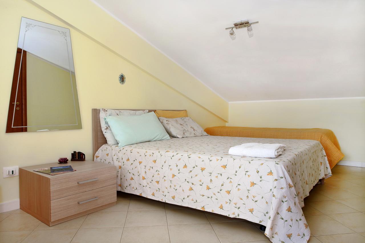 Adriana Casa Vacanze Mare Etna Sicilia 阿奇雷亚莱 外观 照片
